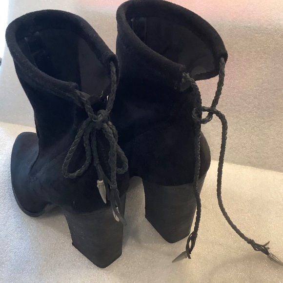 Dolce Vita Black Suede Stretch Ankle Boot With Back Tie Size 7 - Picture 4 of 8
